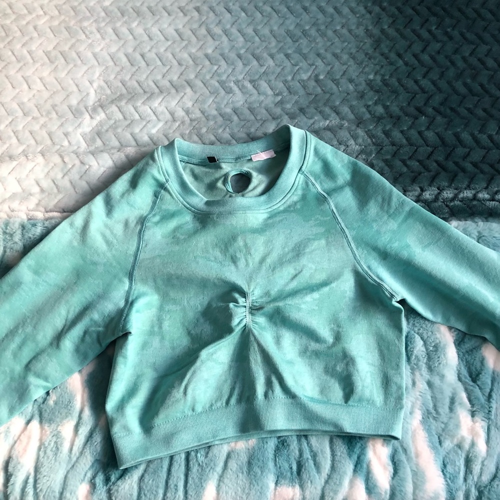 Turquoise camo crop top gym shark! New without tags!